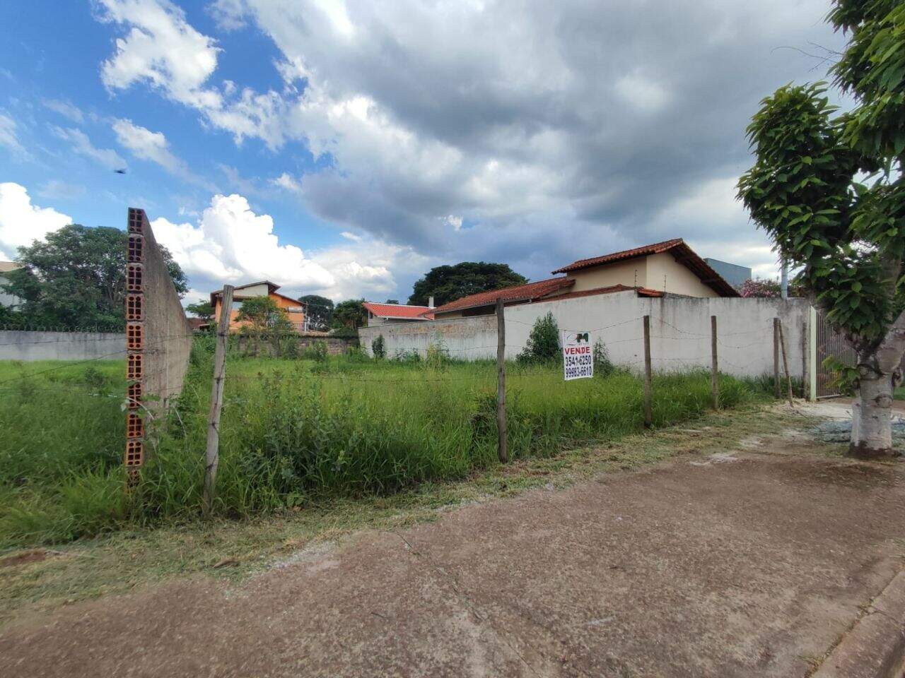Lote à venda no Jardim Canadá: 