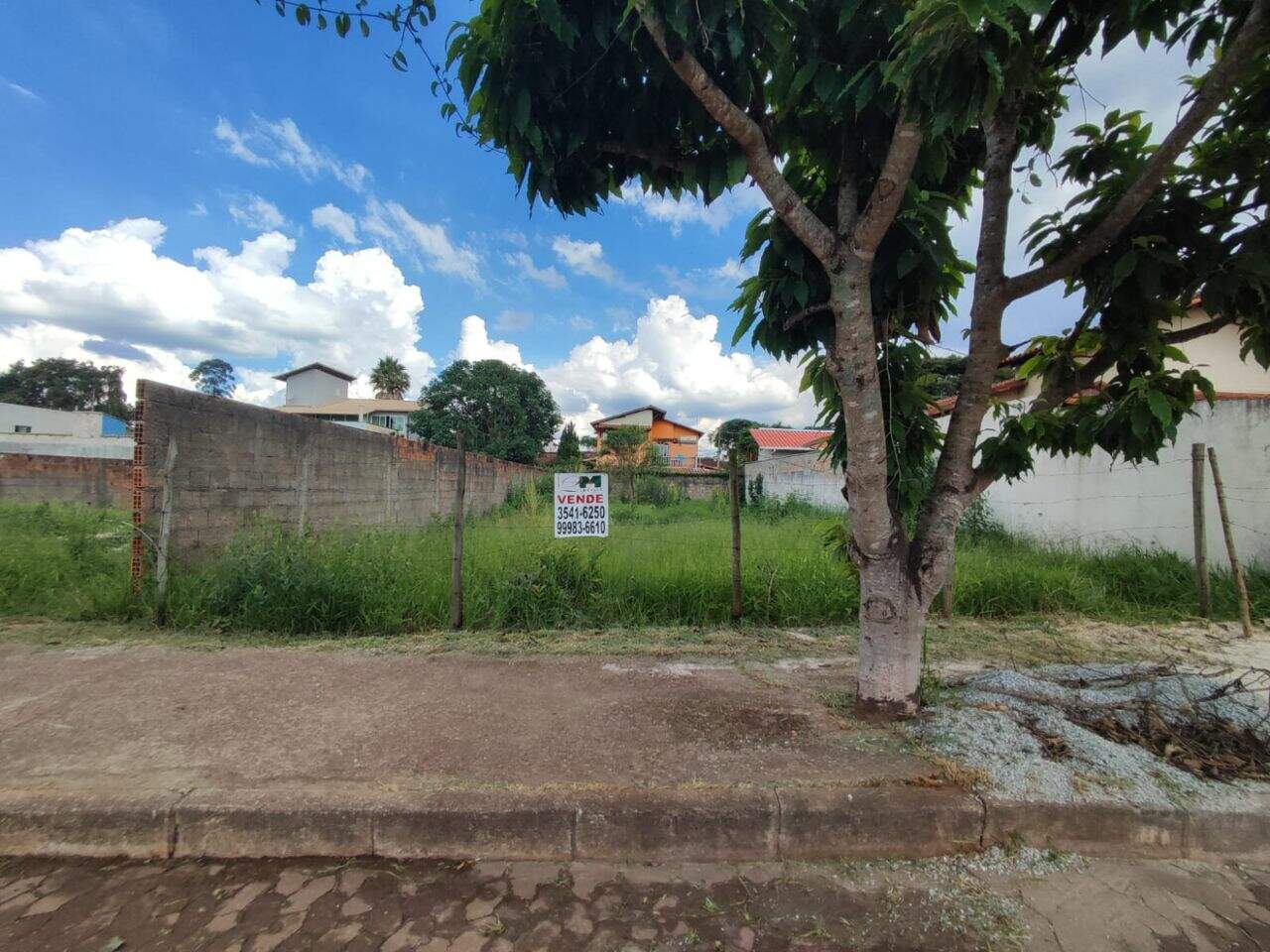 Lote à venda no Jardim Canadá: 