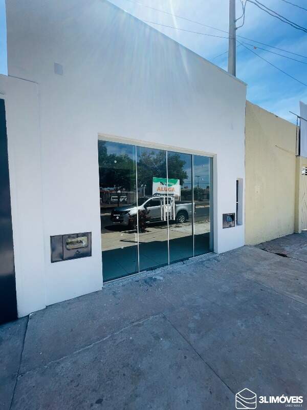 Salão para aluguel no Jardim Dourados: 