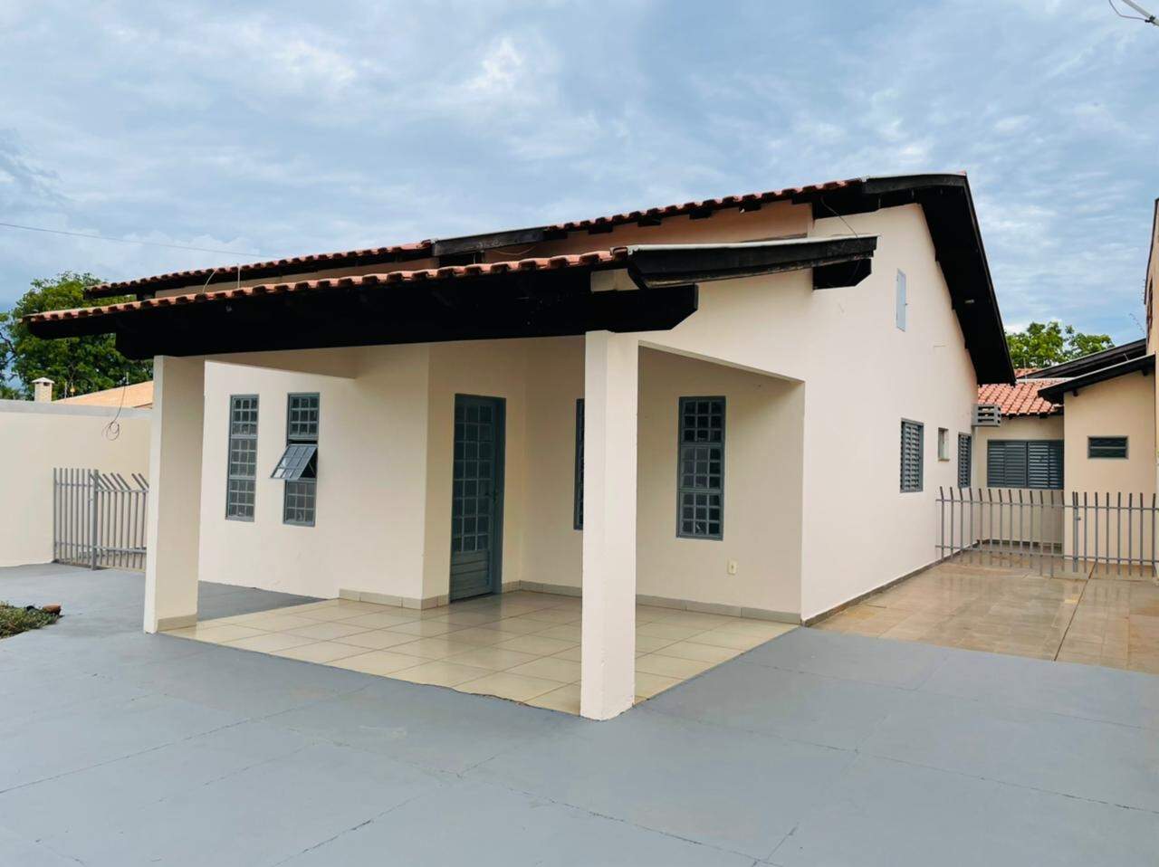 Casa à venda no Colinos: Frente