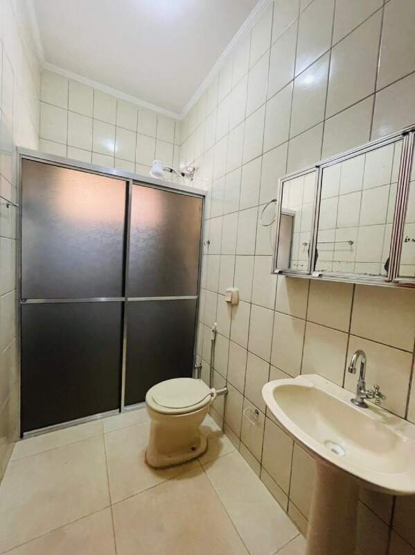 Casa à venda no Colinos: Banheiro Social