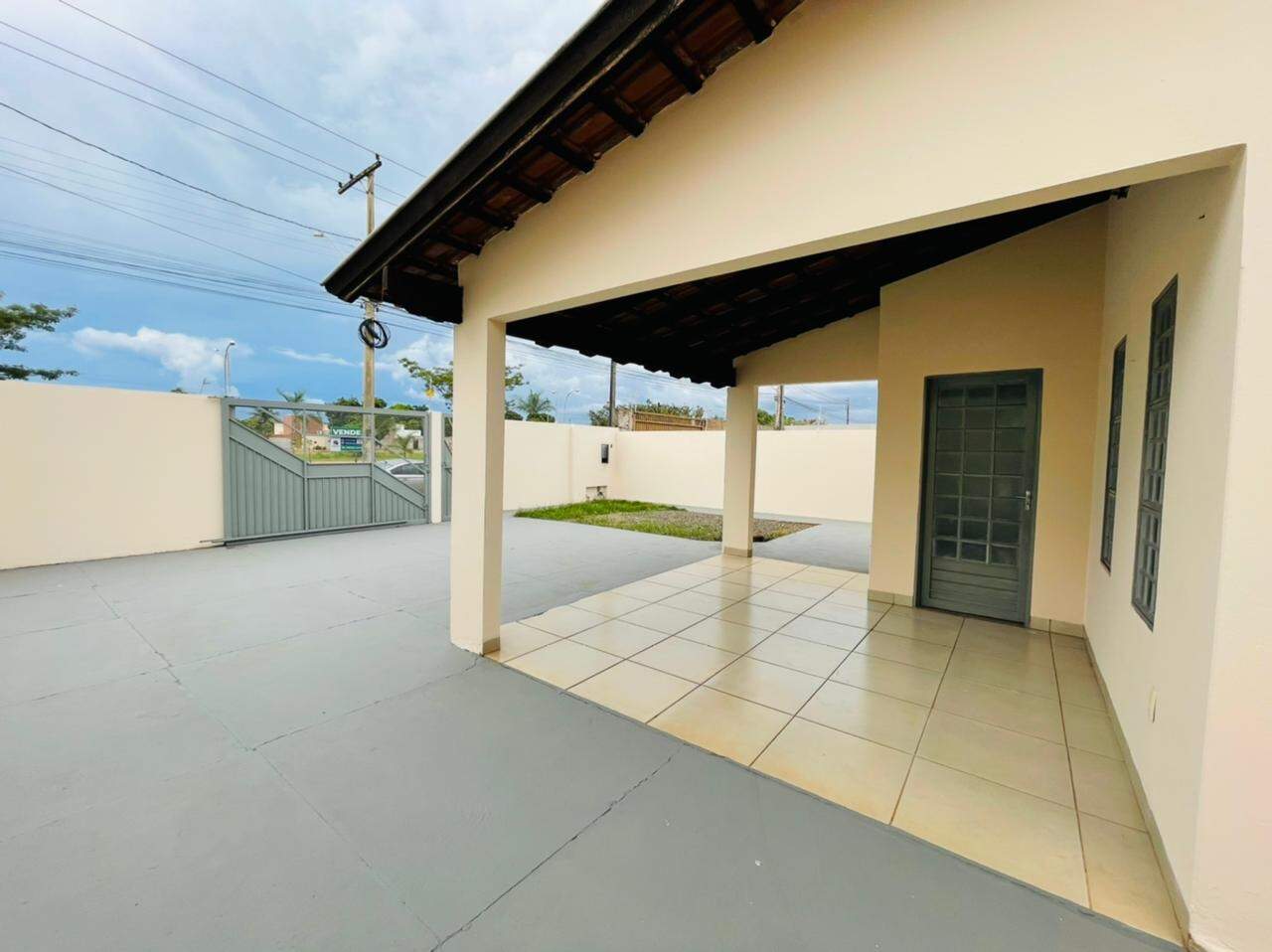 Casa à venda no Colinos: Varanda-Garagem