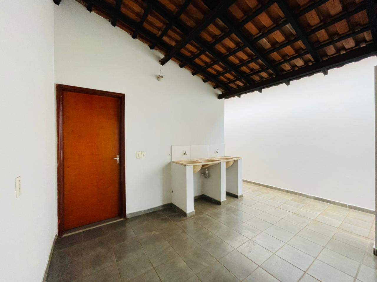 Casa à venda no Colinos: Lavanderia-Despensa
