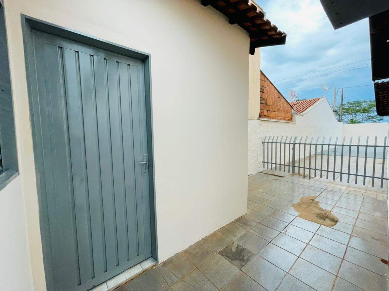 Casa à venda no Colinos: Banheiro Externo