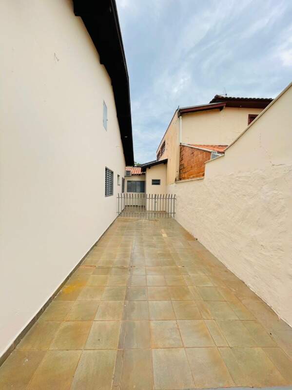Casa à venda no Colinos: Quintal