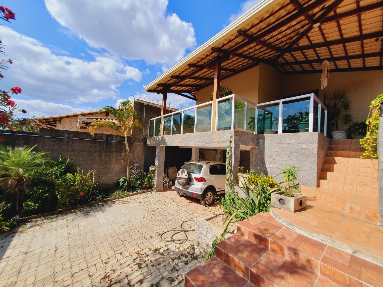 Casa em Condominio à venda no Tropical: 