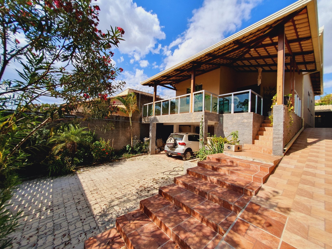 Casa em Condominio à venda no Tropical: 