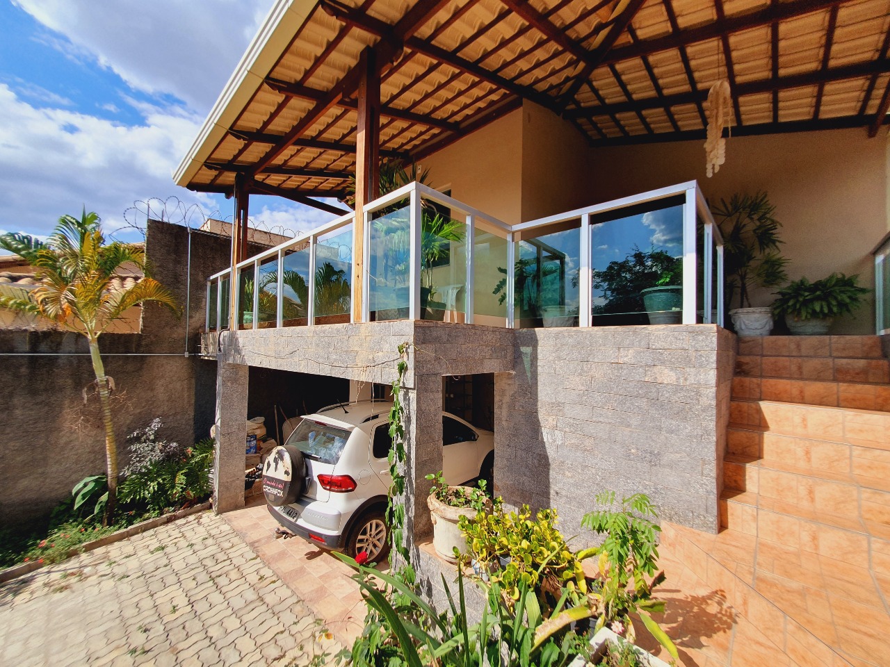Casa em Condominio à venda no Tropical: 