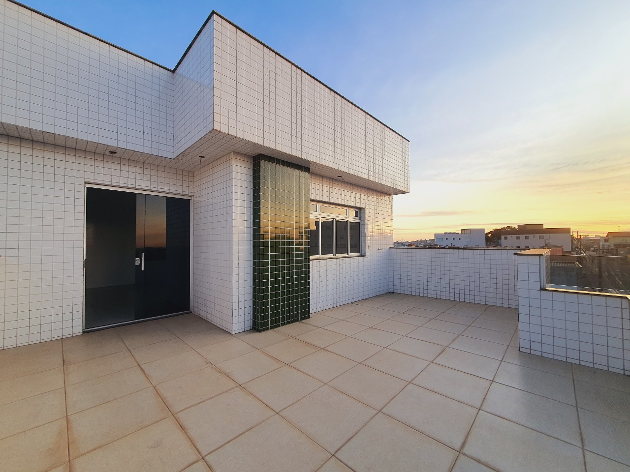 Cobertura à venda no Industrial: 