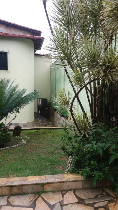 Casa à venda no Colonial: 