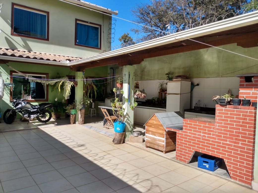 Casa à venda no Colonial: 