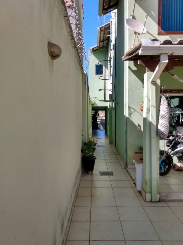 Casa à venda no Colonial: 