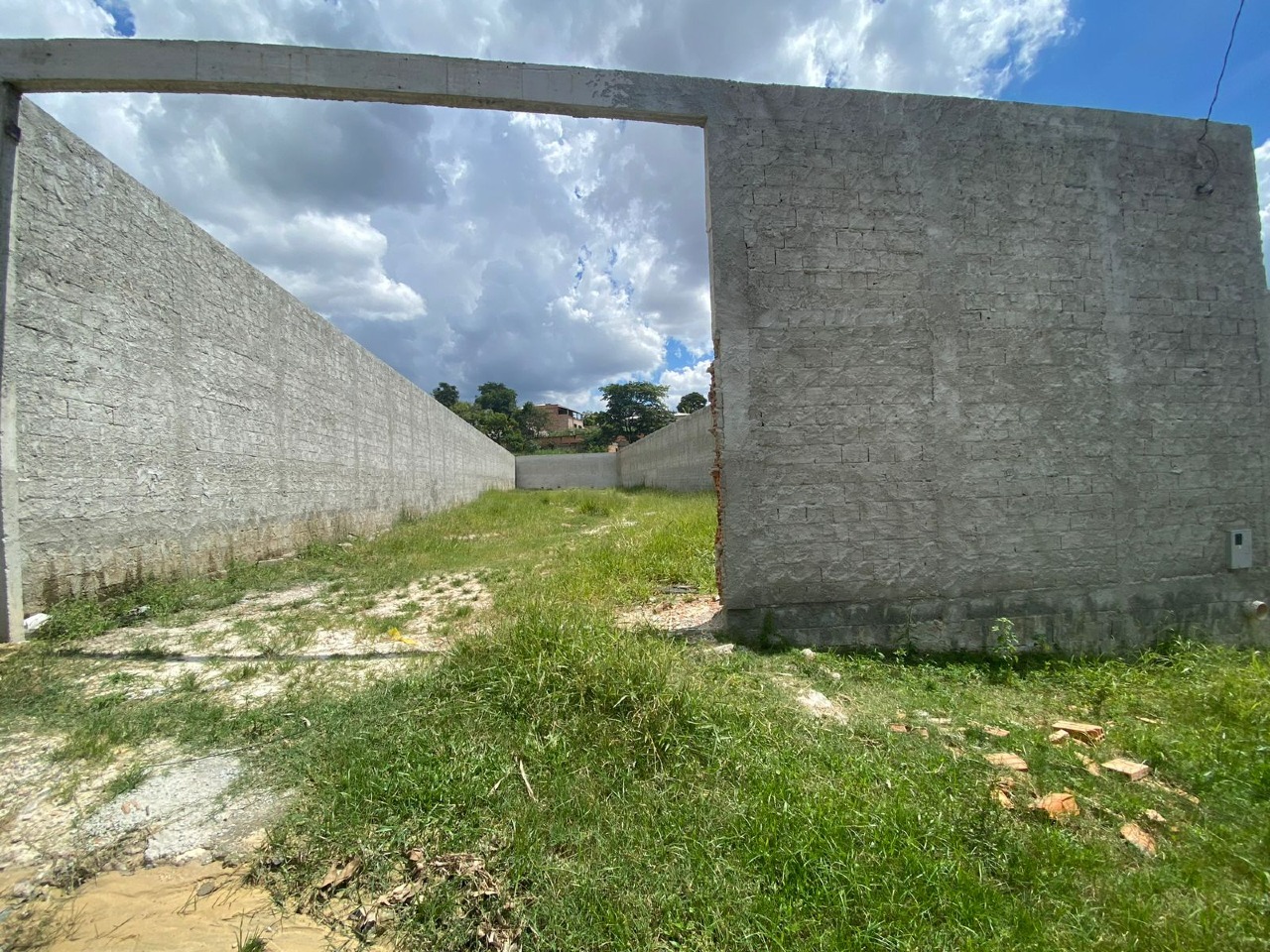 Lote para aluguel no Tropical: 