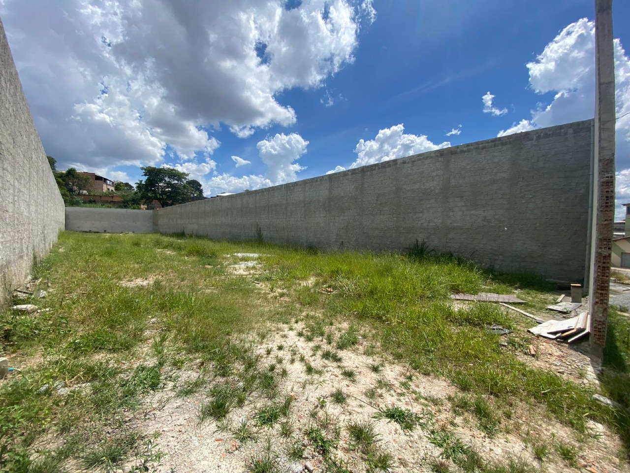 Lote para aluguel no Tropical: 