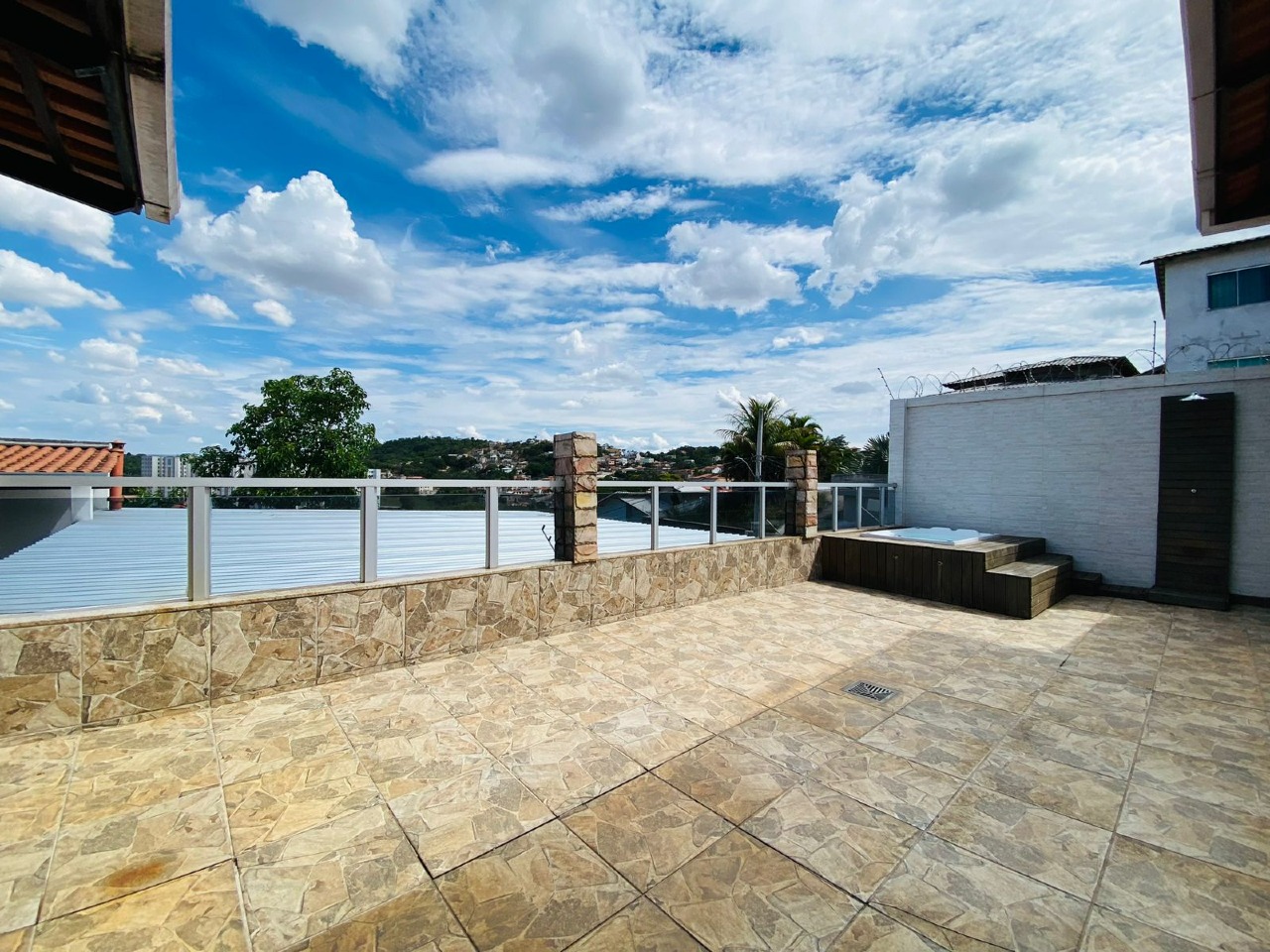 Casa à venda no Colonial: 