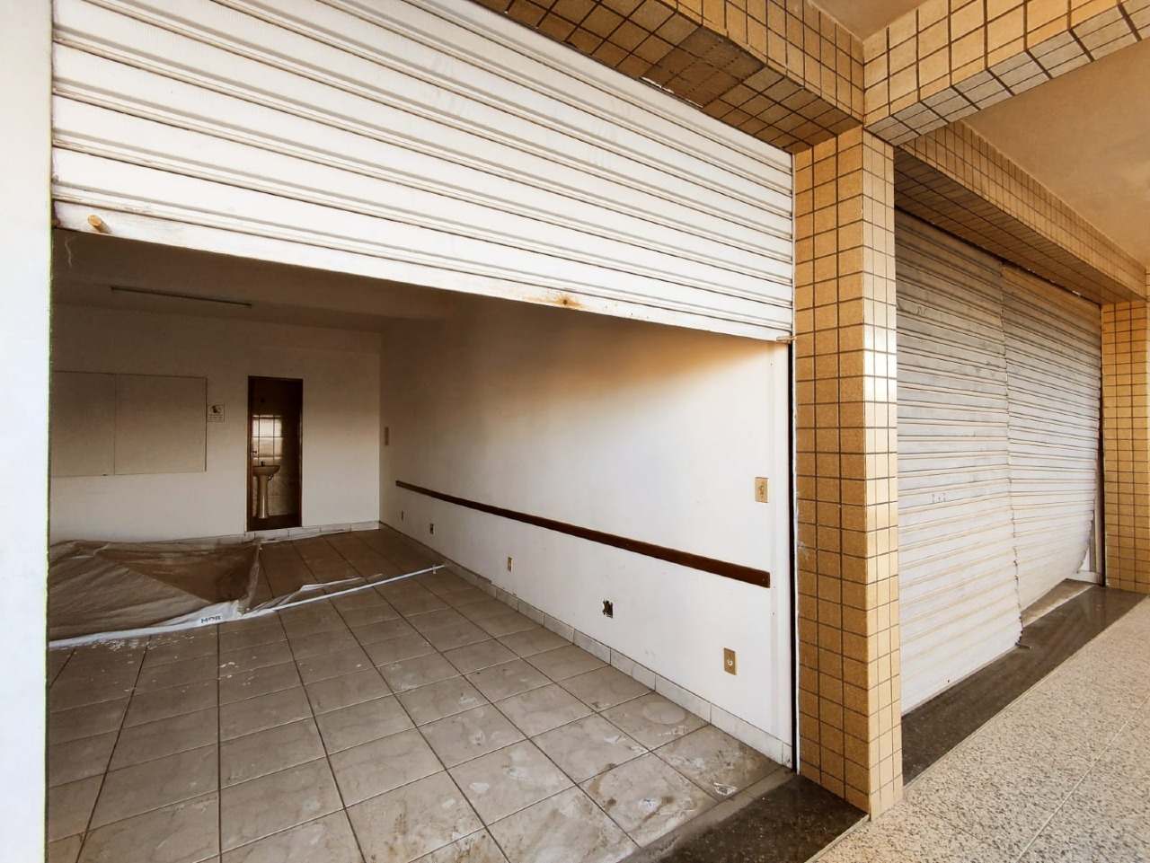 Sala para aluguel no Glória: 