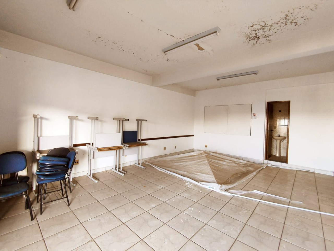 Sala para aluguel no Glória: 