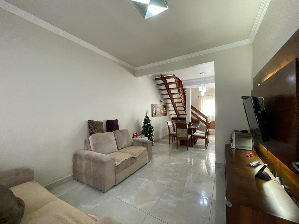 Casa à venda no Santa Cruz Industrial: 