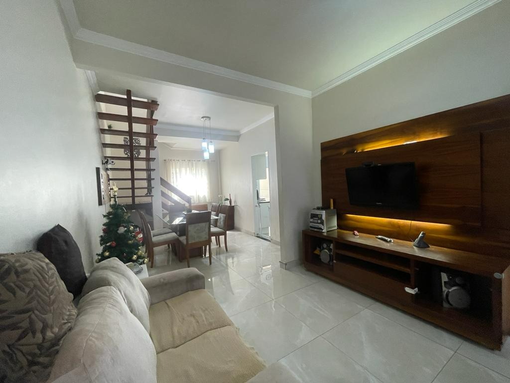 Casa à venda no Santa Cruz Industrial: 