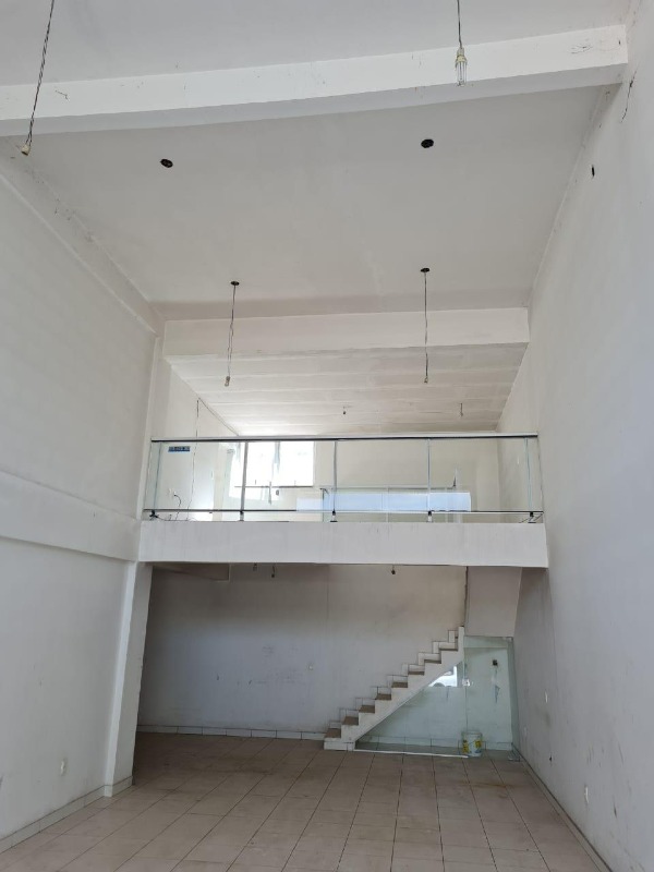 Prédio à venda no Tropical: 