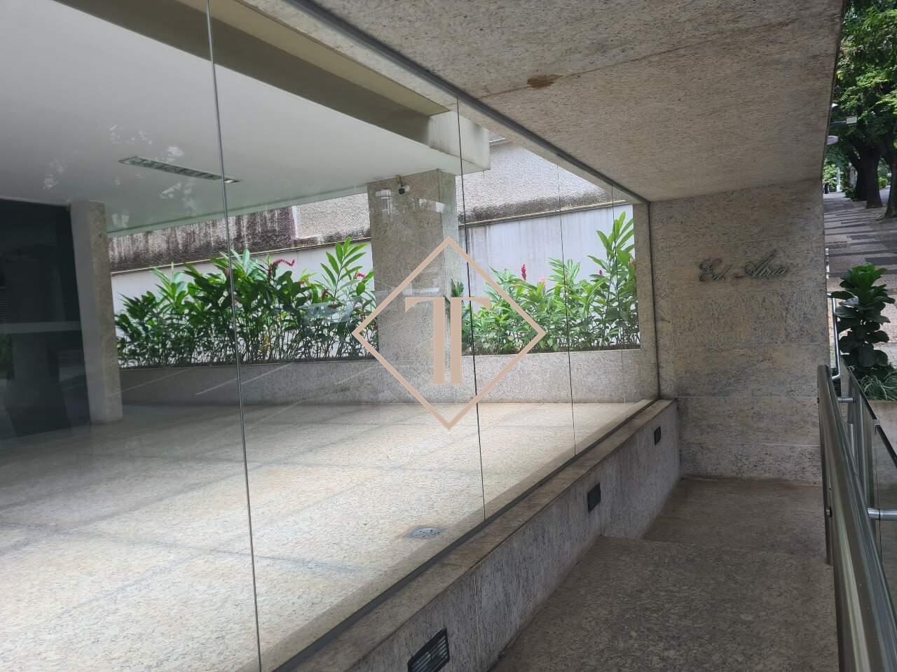 Cobertura à venda no Lourdes: 