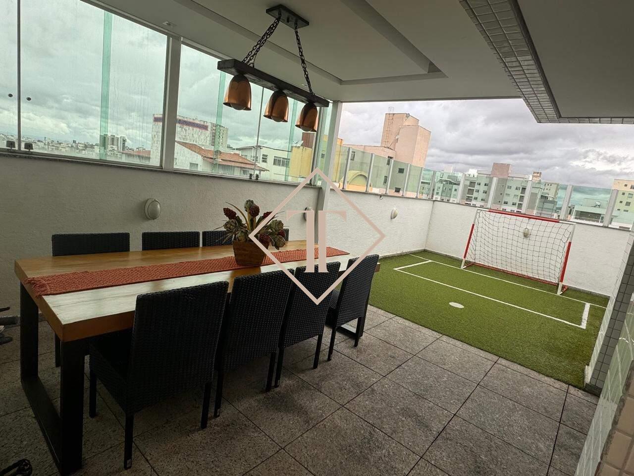 Cobertura à venda no Sagrada Família: 