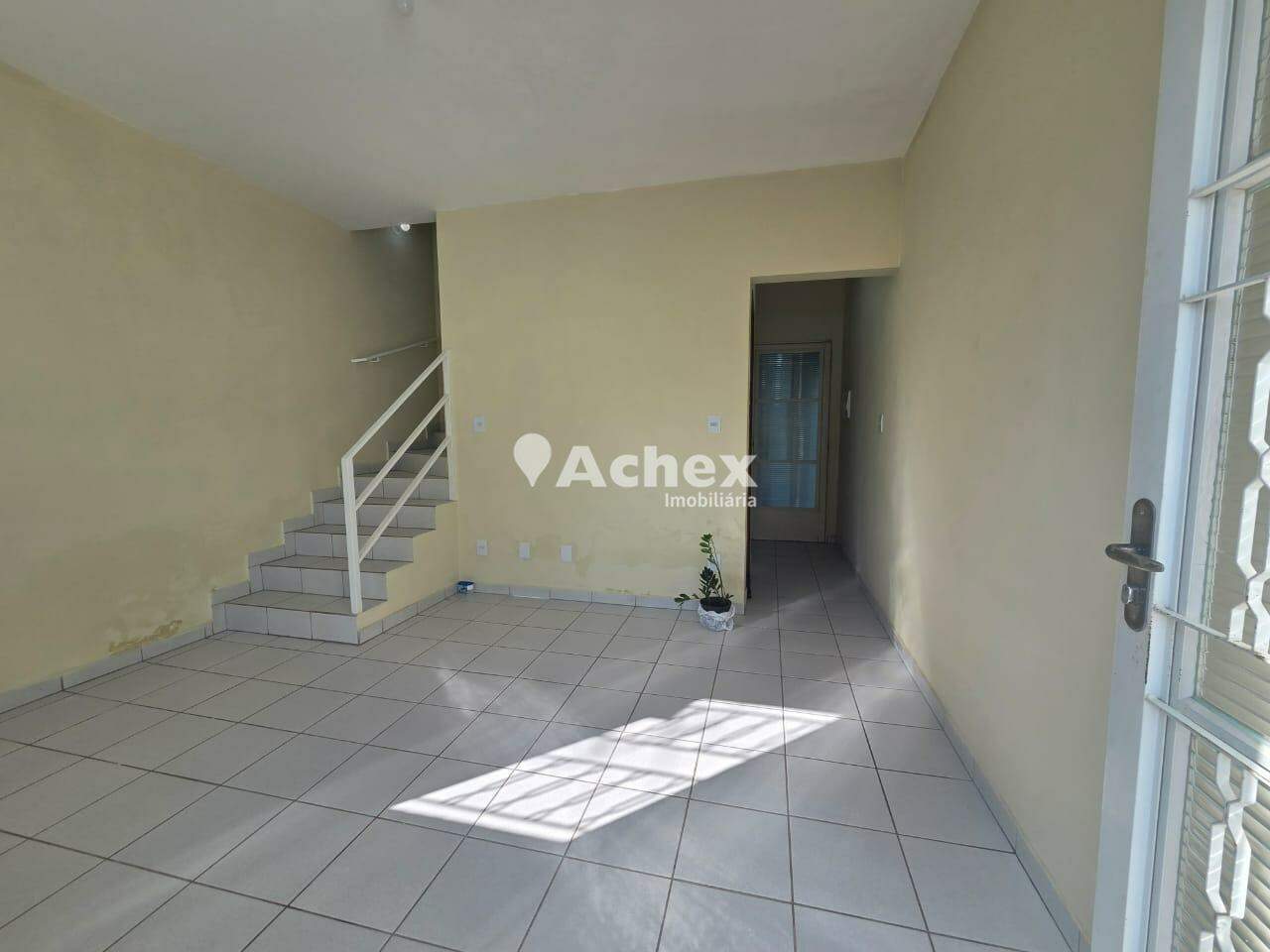 Casa para alugar com 2 quartos, 70m² - Foto 1