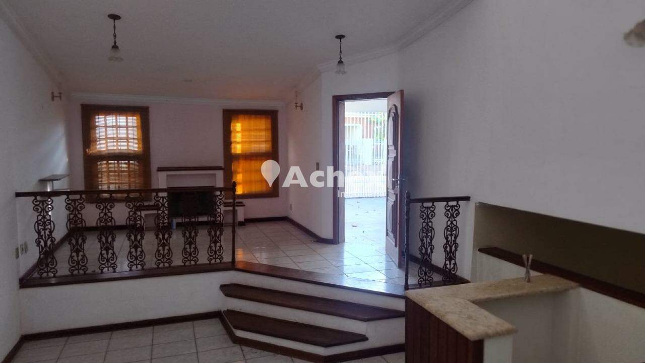 Casa, 4 quartos, 180 m² - Foto 1