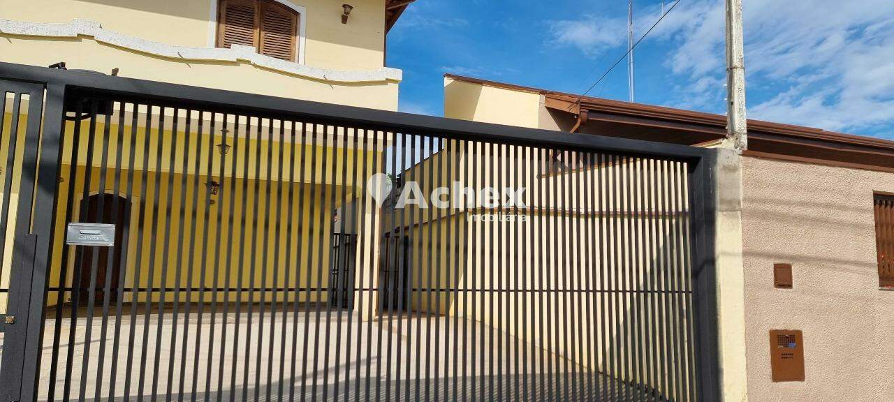 Casa à venda com 3 quartos, 220m² - Foto 2