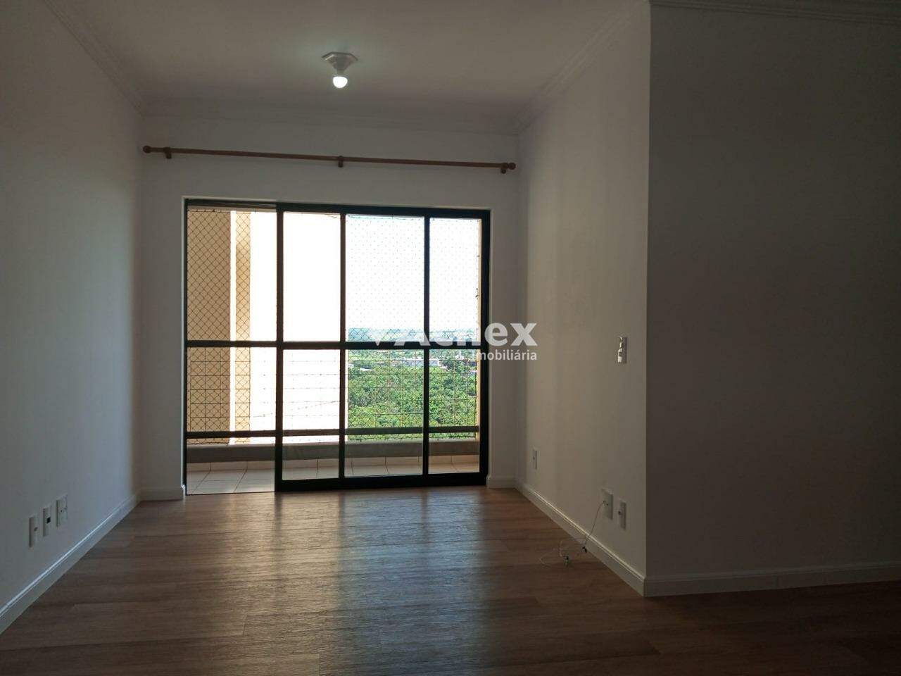 Apartamento à venda com 2 quartos, 75m² - Foto 2