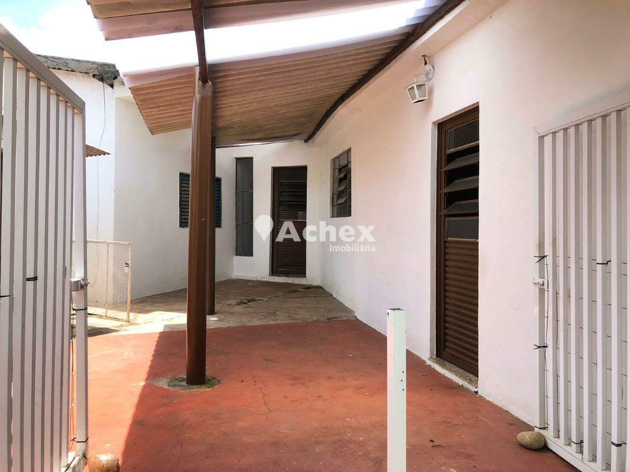 Casa à venda com 2 quartos, 160m² - Foto 1