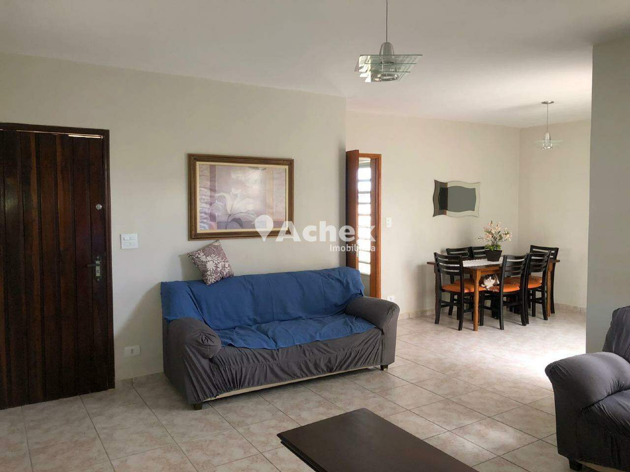 Casa à venda com 3 quartos, 180m² - Foto 1