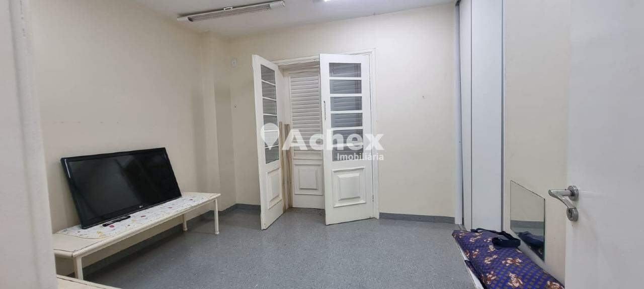 Casa à venda com 3 quartos, 300m² - Foto 3