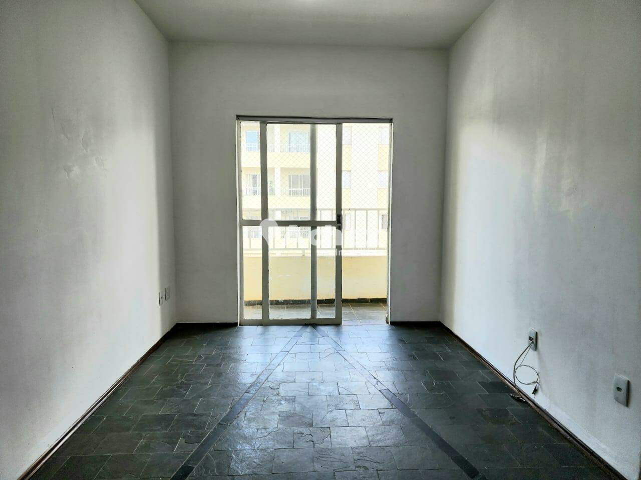 Apartamento à venda com 3 quartos, 72m² - Foto 2