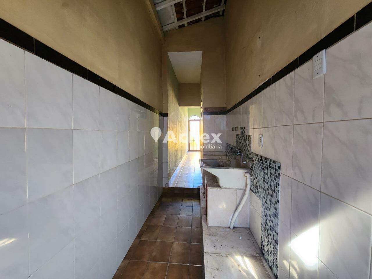 Casa à venda com 2 quartos, 150m² - Foto 9