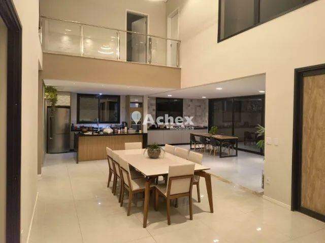 Casa à venda com 3 quartos, 303m² - Foto 1