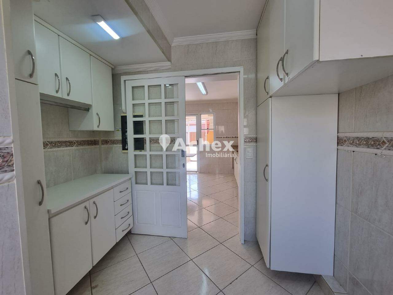 Casa à venda com 4 quartos, 196m² - Foto 9