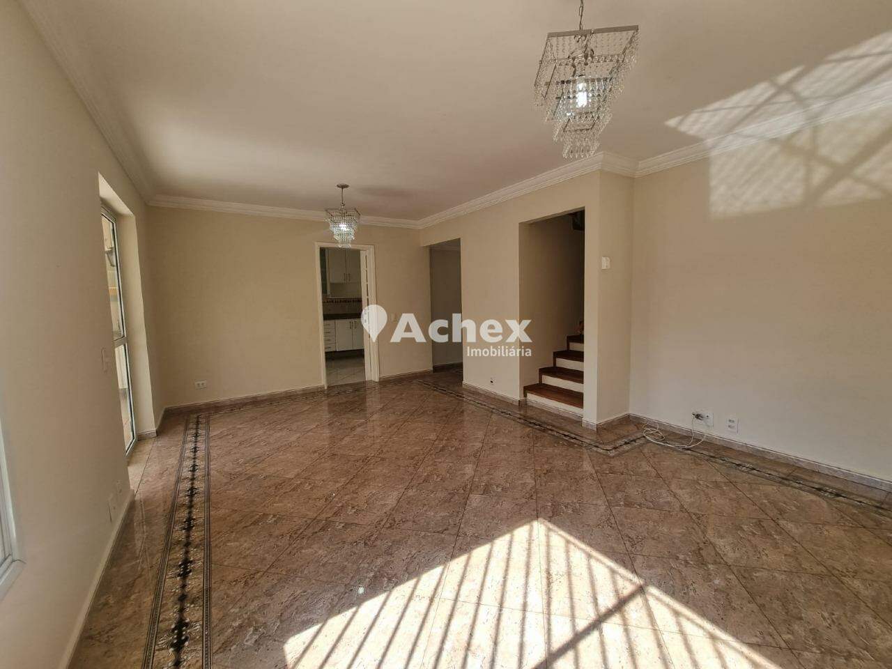 Casa à venda com 4 quartos, 196m² - Foto 2