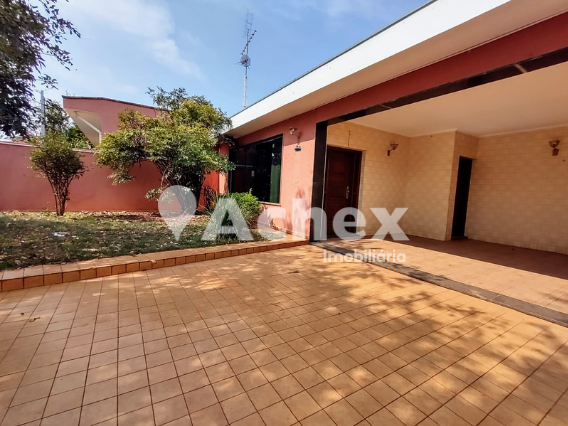 Casa à venda com 4 quartos, 210m² - Foto 1