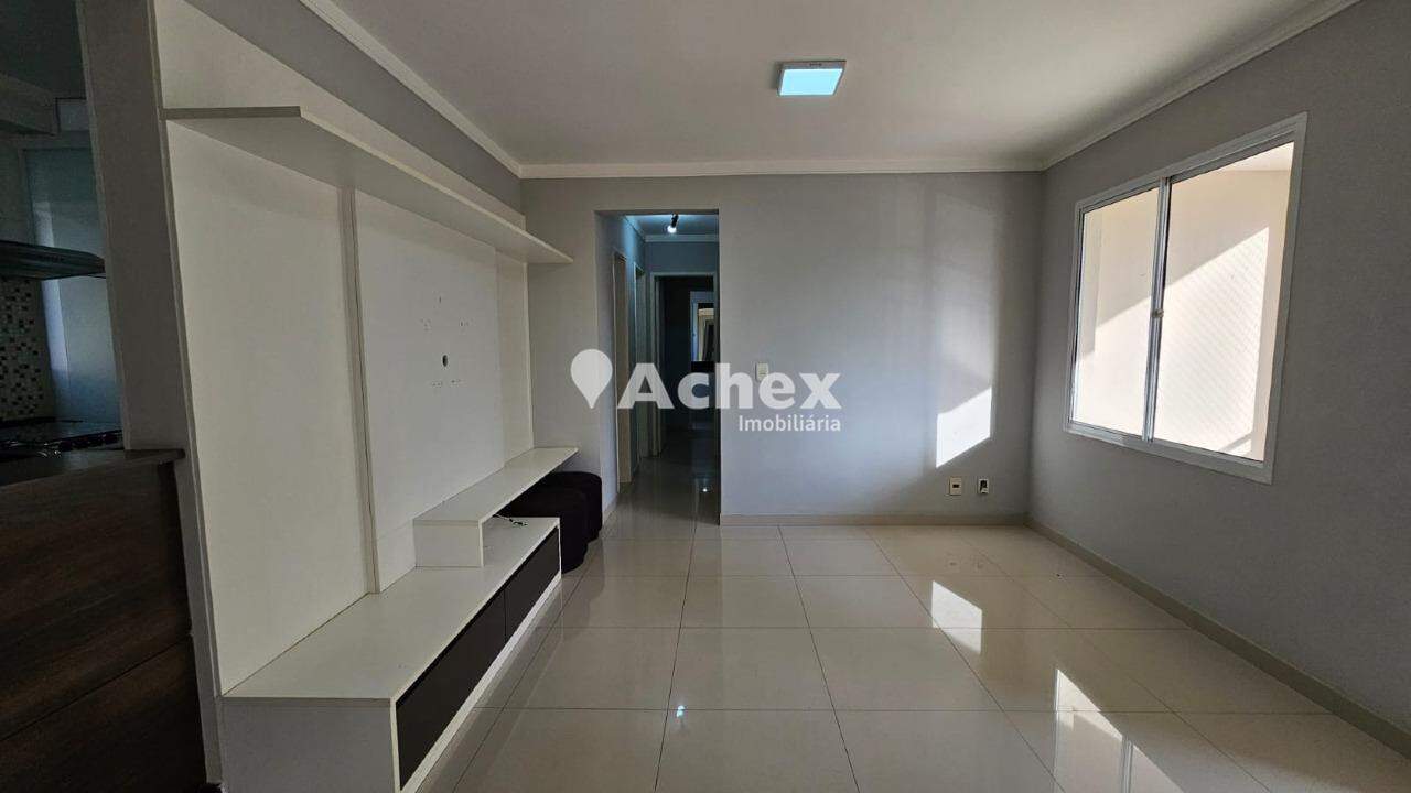 Apartamento para alugar com 3 quartos, 76m² - Foto 2