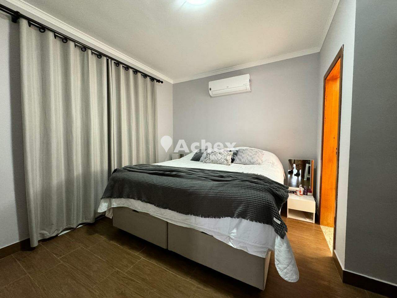 Casa à venda com 4 quartos, 206m² - Foto 2