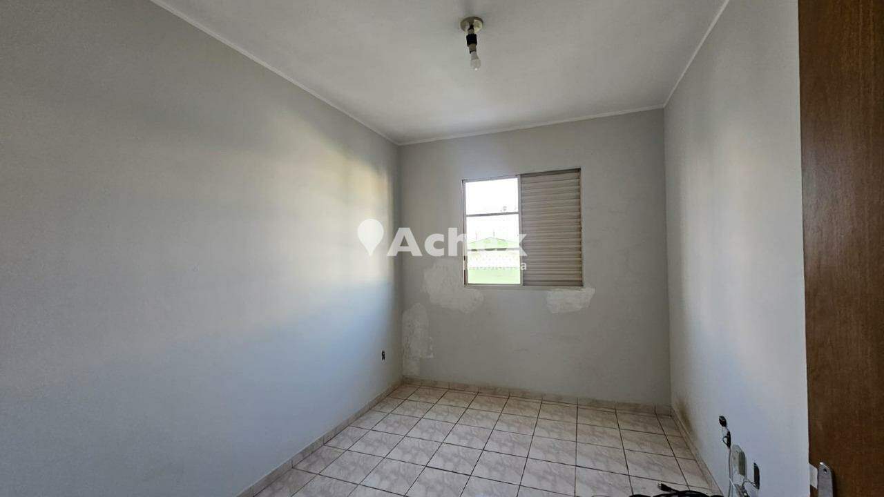 Apartamento para alugar com 3 quartos, 76m² - Foto 8