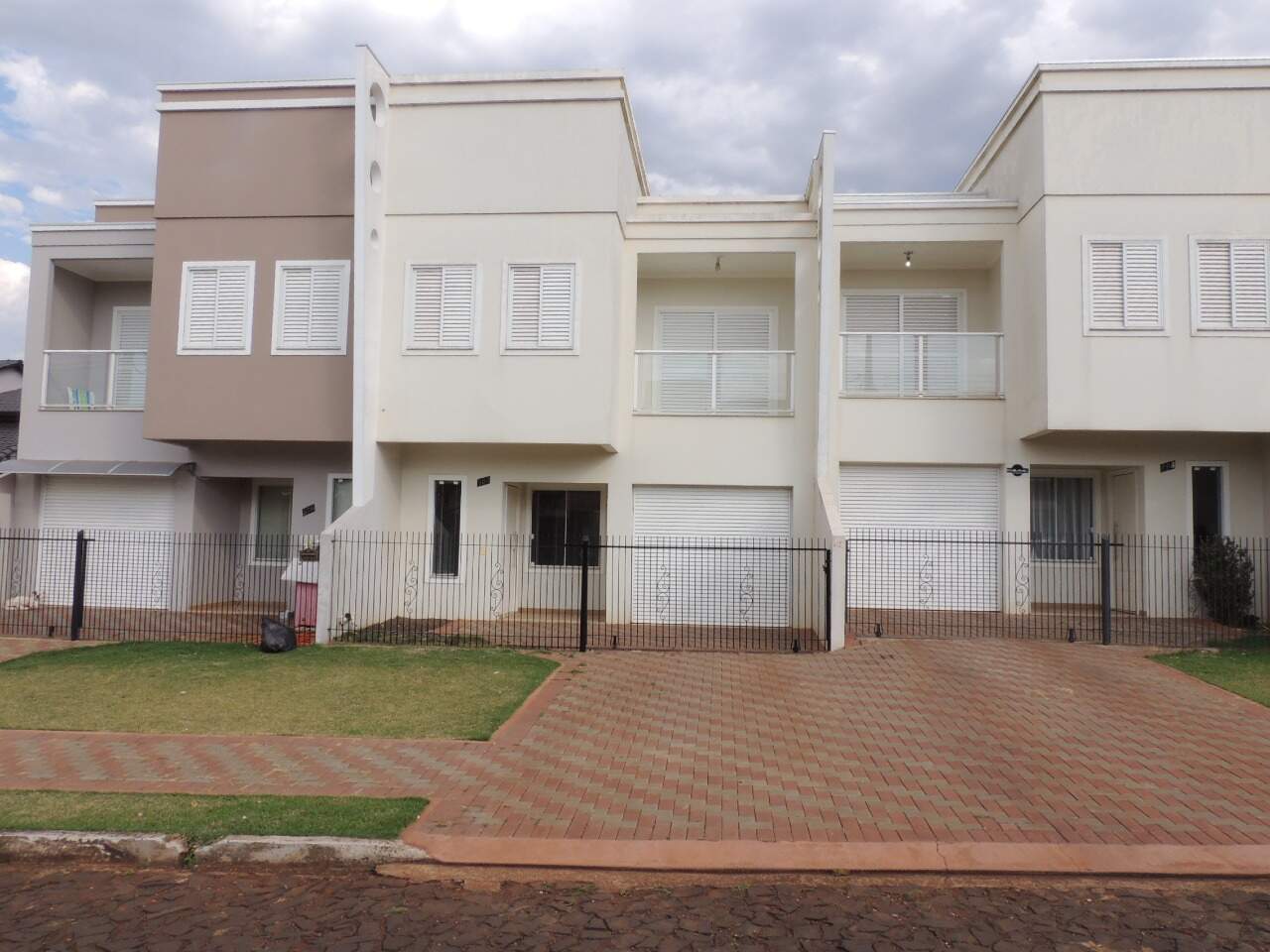 Sobrado à venda no Ana Paula: fachada