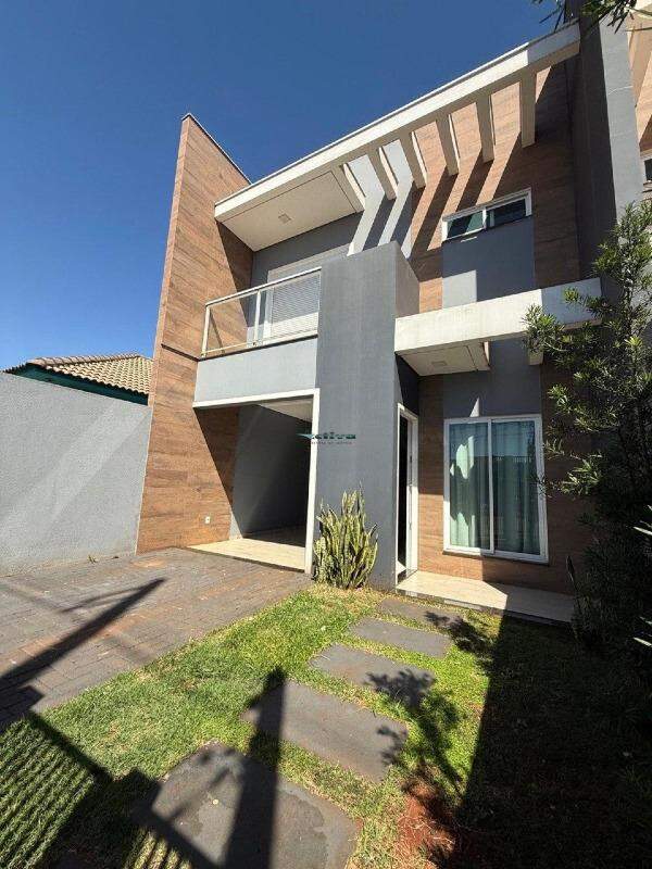 Sobrado à venda no Peróba: 