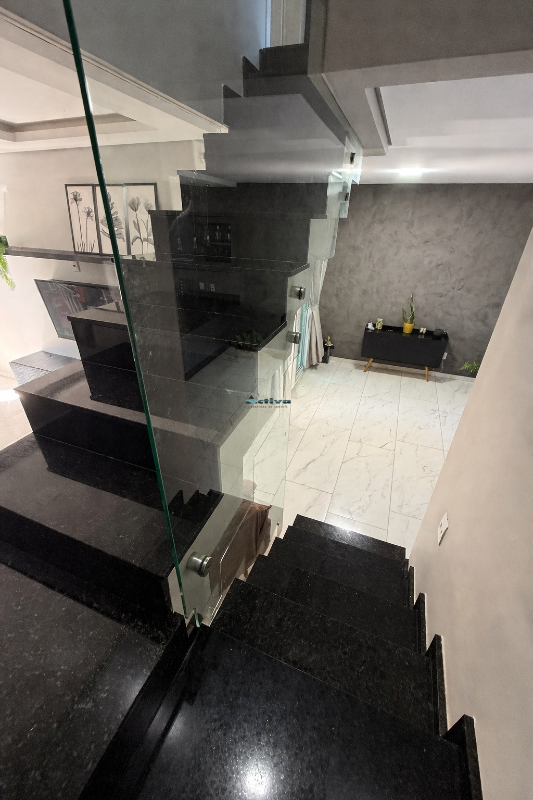 Sobrado à venda no Peróba: 