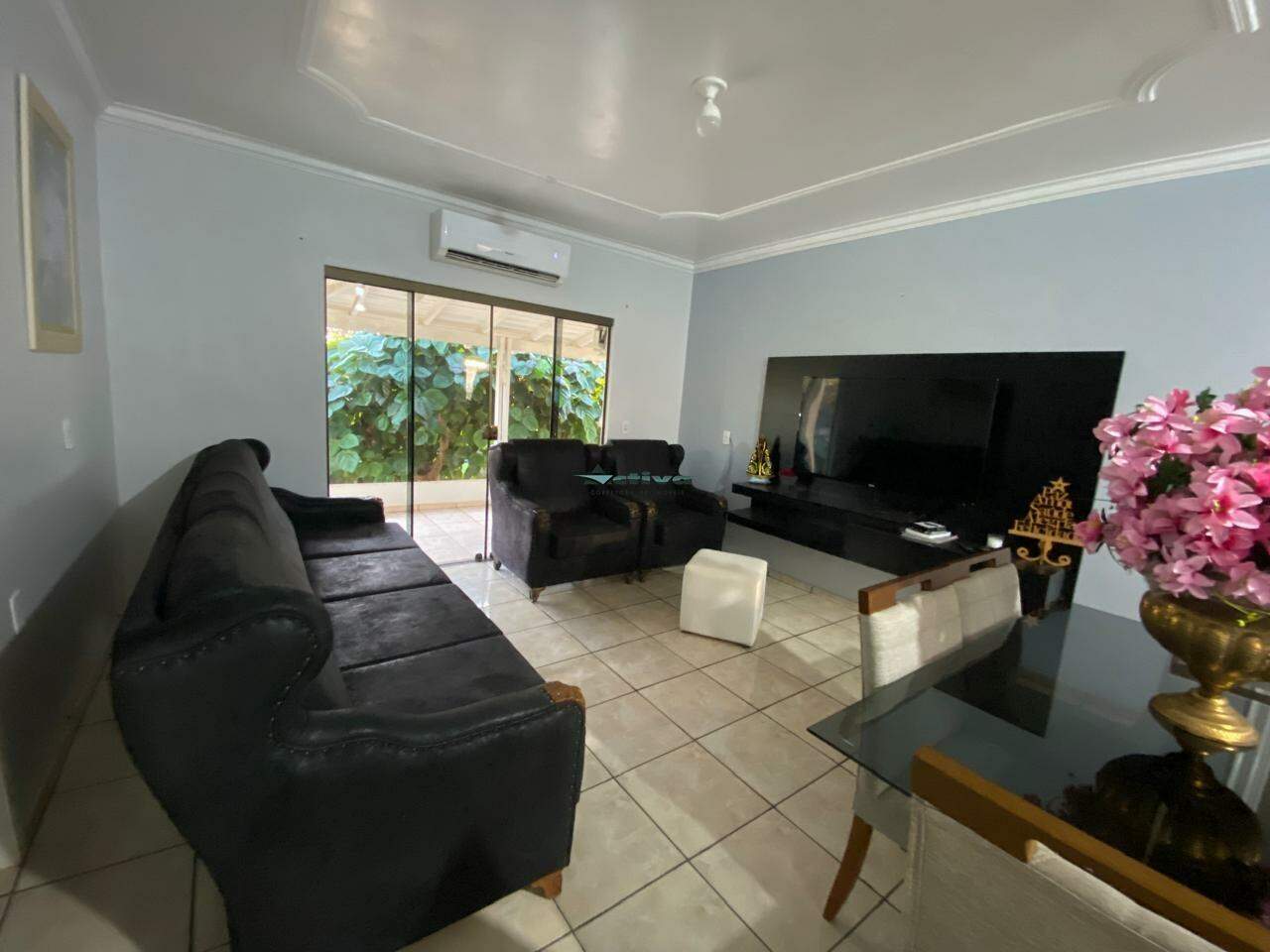 Sala comercial e barracão à venda no Lago: 