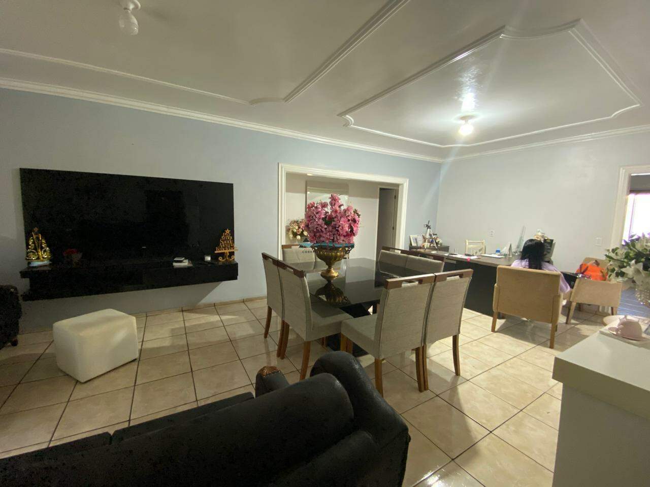 Sala comercial e barracão à venda no Lago: 
