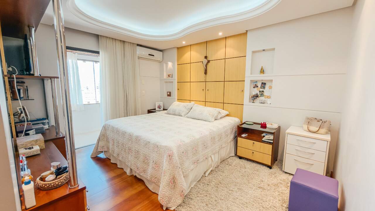 Apartamento com 3 Quartos no Centro de Itajaí