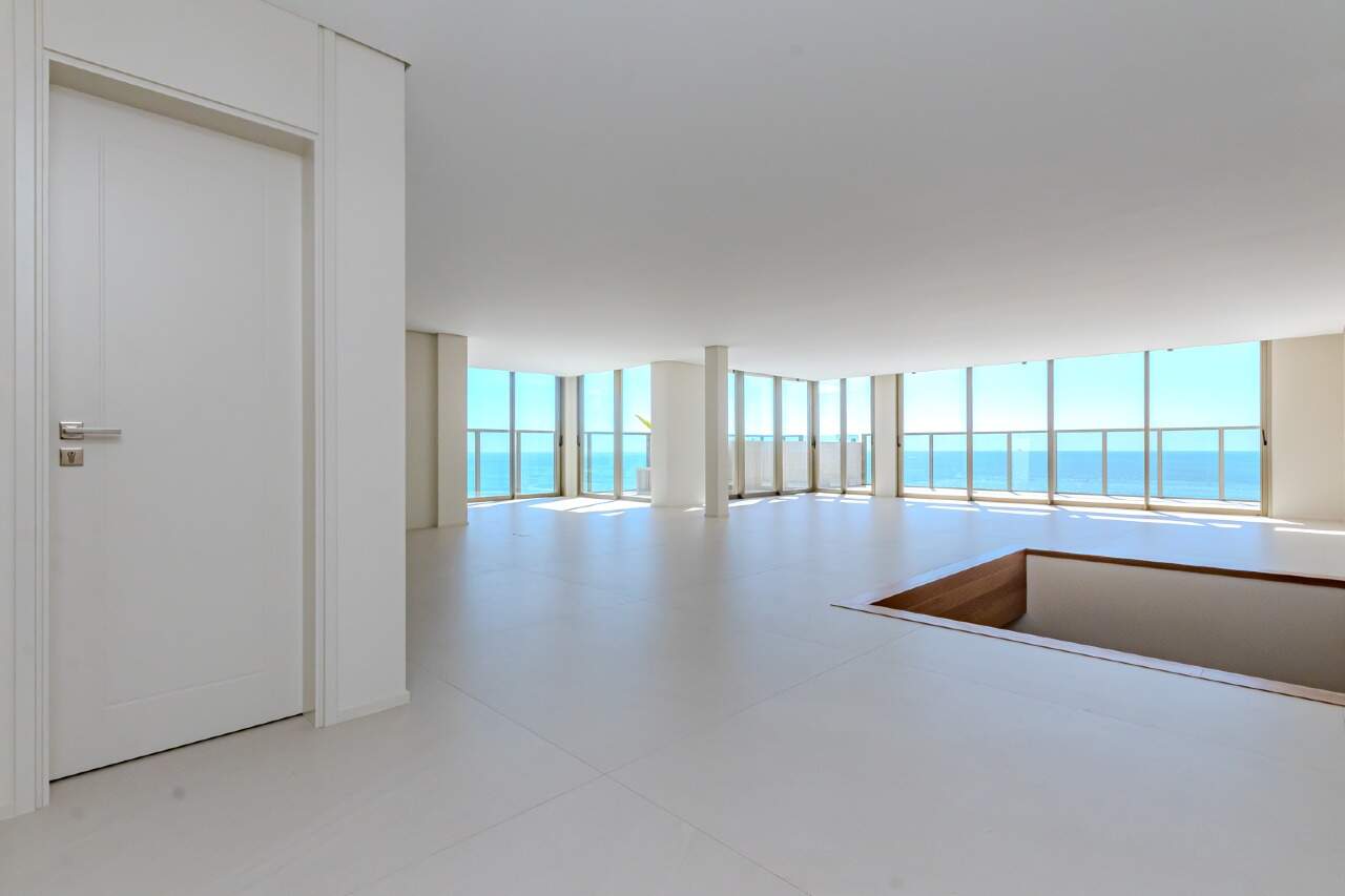 Cobertura Duplex Frente Mar com 4 Suítes na Praia Brava
