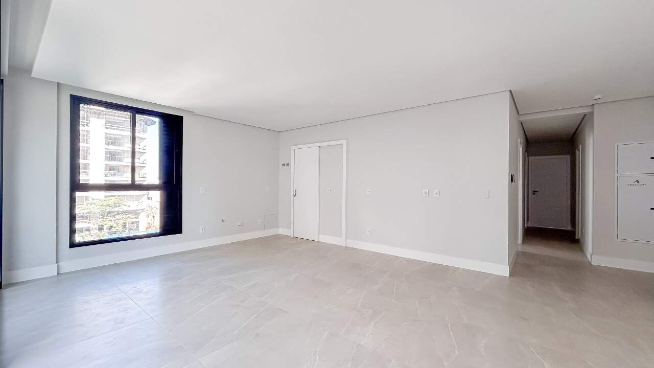 Apartamento com 3 Dormitórios no Canto Sul da Praia Brava